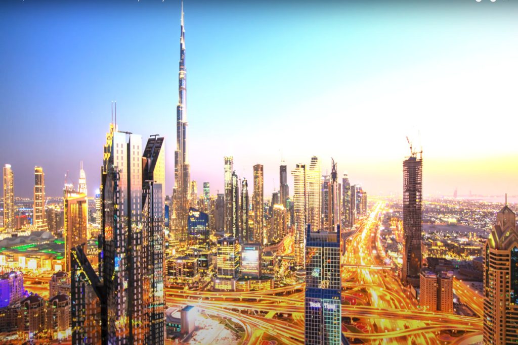 Die Skyline von Dubai mit dem Burj Khalifa und modernen Wolkenkratzern – ideal für Immobilieninvestitionen.
