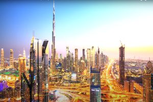 Die Skyline von Dubai mit dem Burj Khalifa und modernen Wolkenkratzern – ideal für Immobilieninvestitionen.
