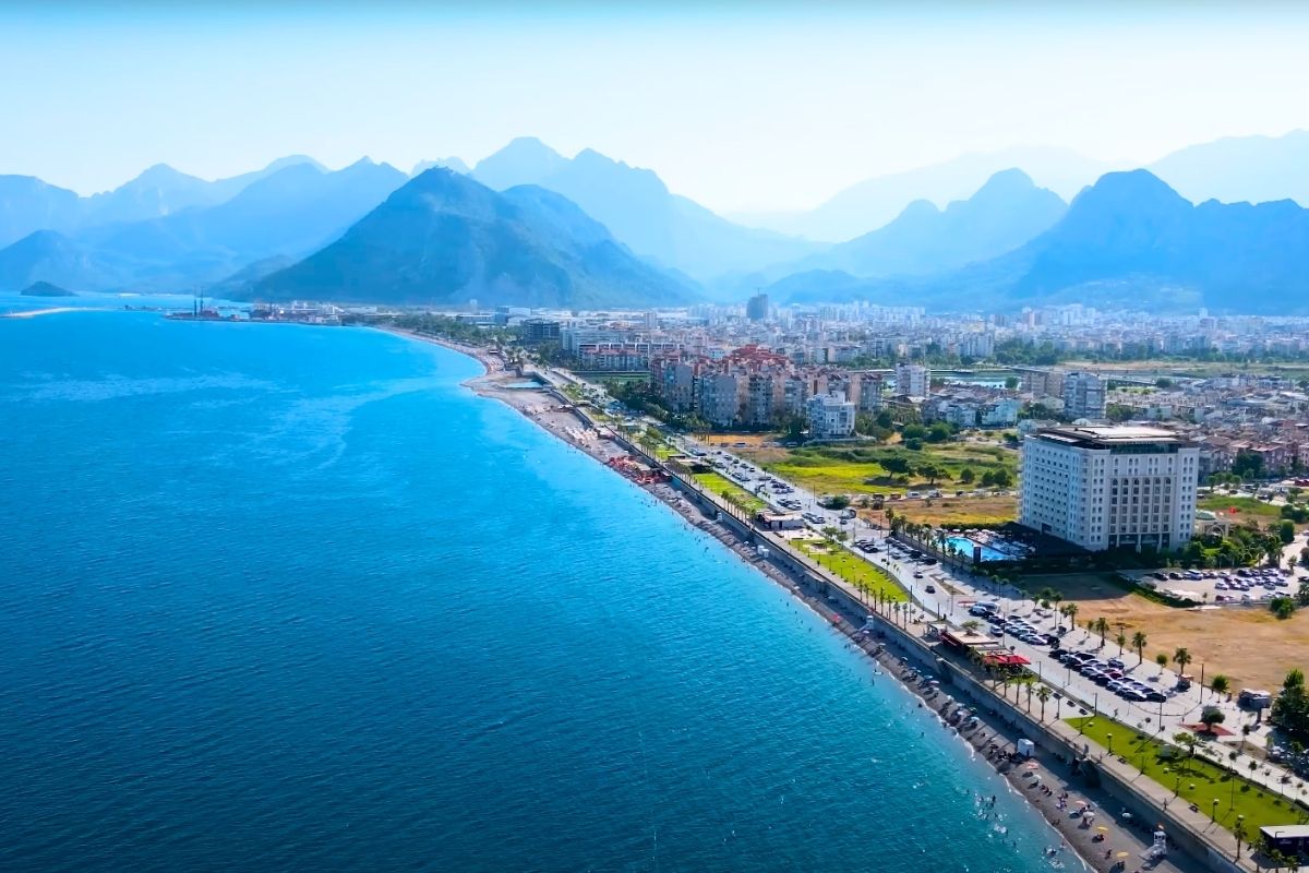 Antalya Real Estate Market in 2025 – Konyaaltı Beachfront Properties