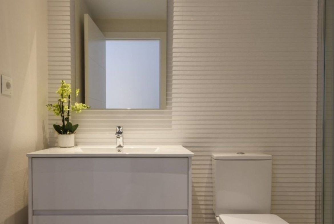 Luxury beachfront apartments for sale in Costa Blanca Spain, close to famous beaches.