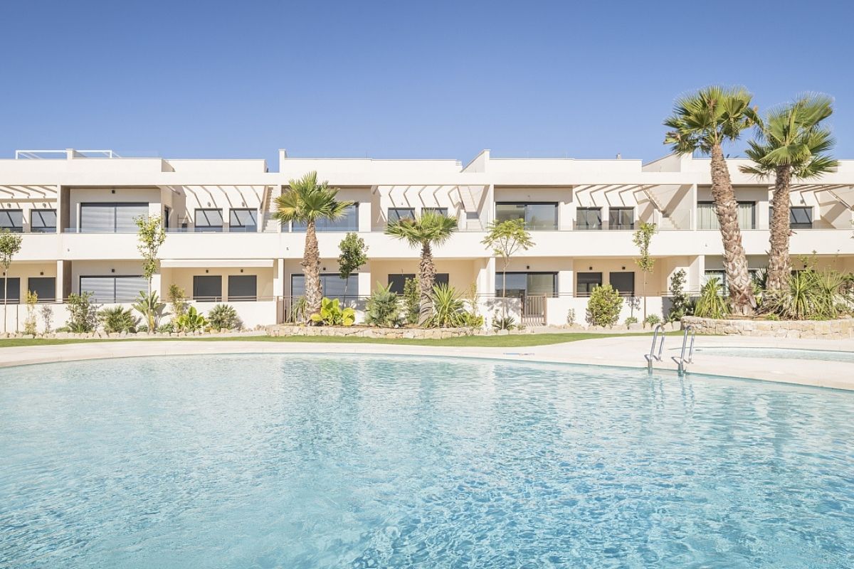 Modern apartments in Costa Blanca for sale near the Mediterranean coast in Spain.