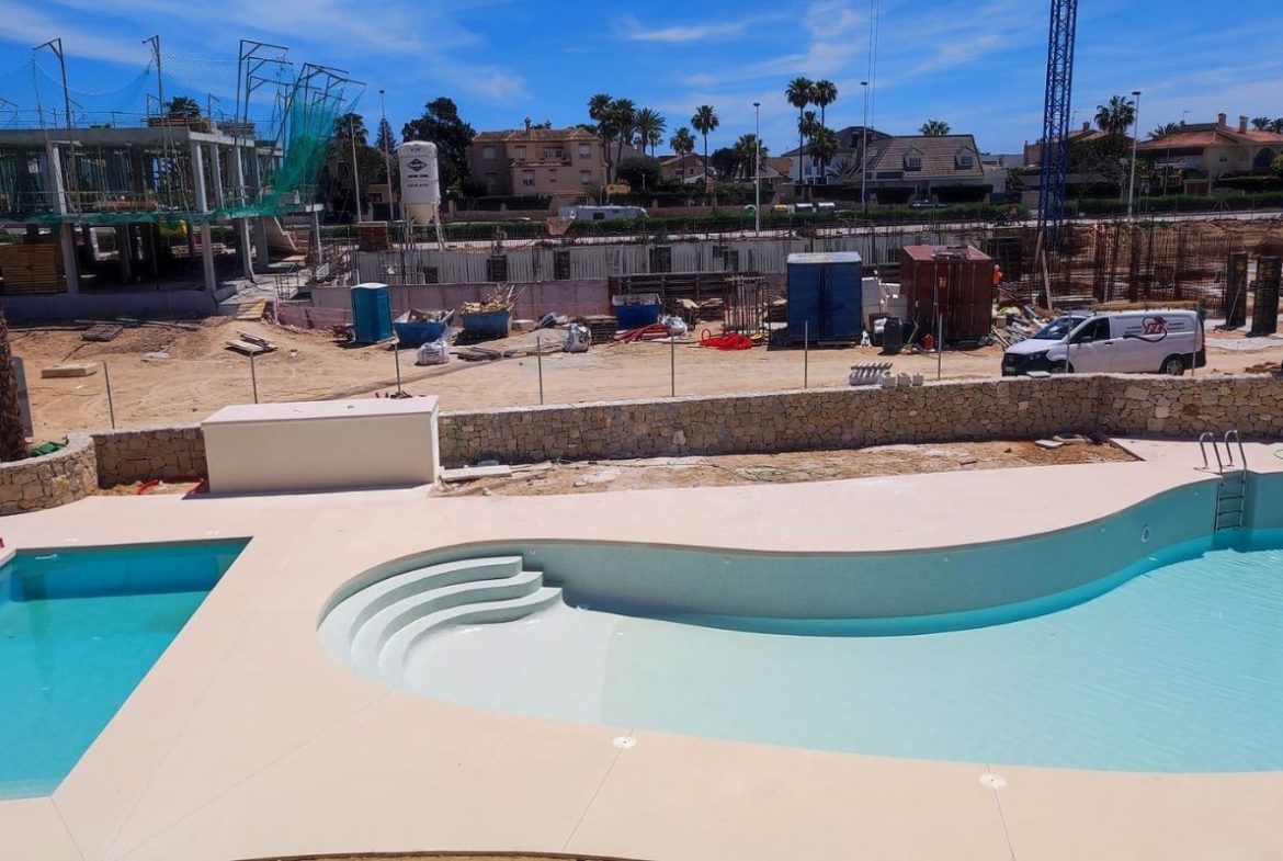 Modern apartments in Costa Blanca for sale near the Mediterranean coast in Spain.