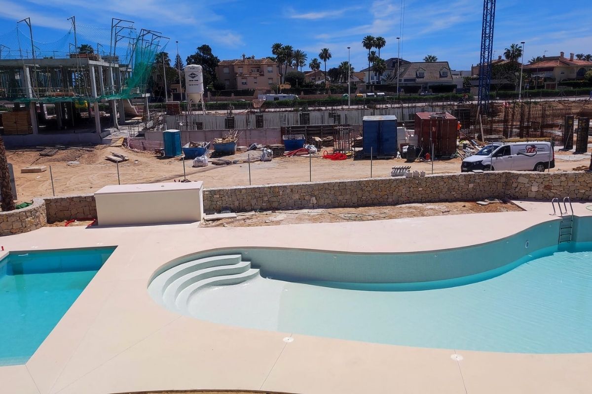 Modern apartments in Costa Blanca for sale near the Mediterranean coast in Spain.