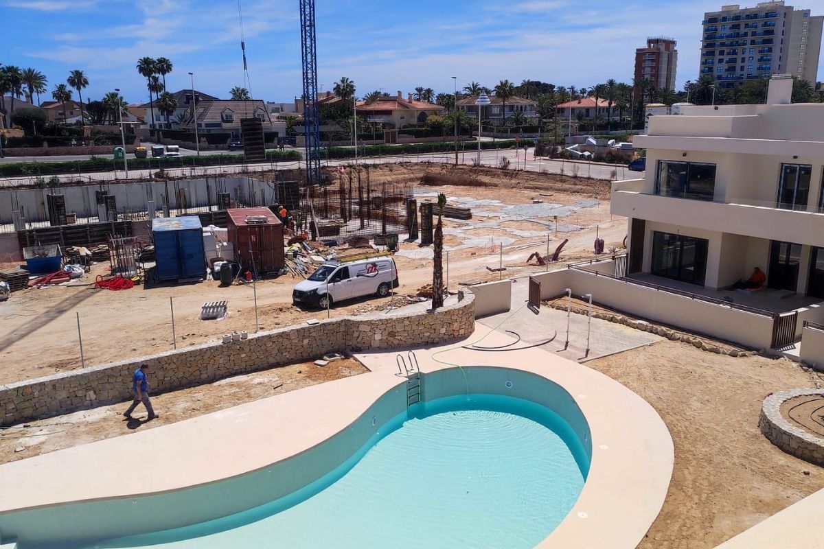 Modern apartments in Costa Blanca for sale near the Mediterranean coast in Spain.
