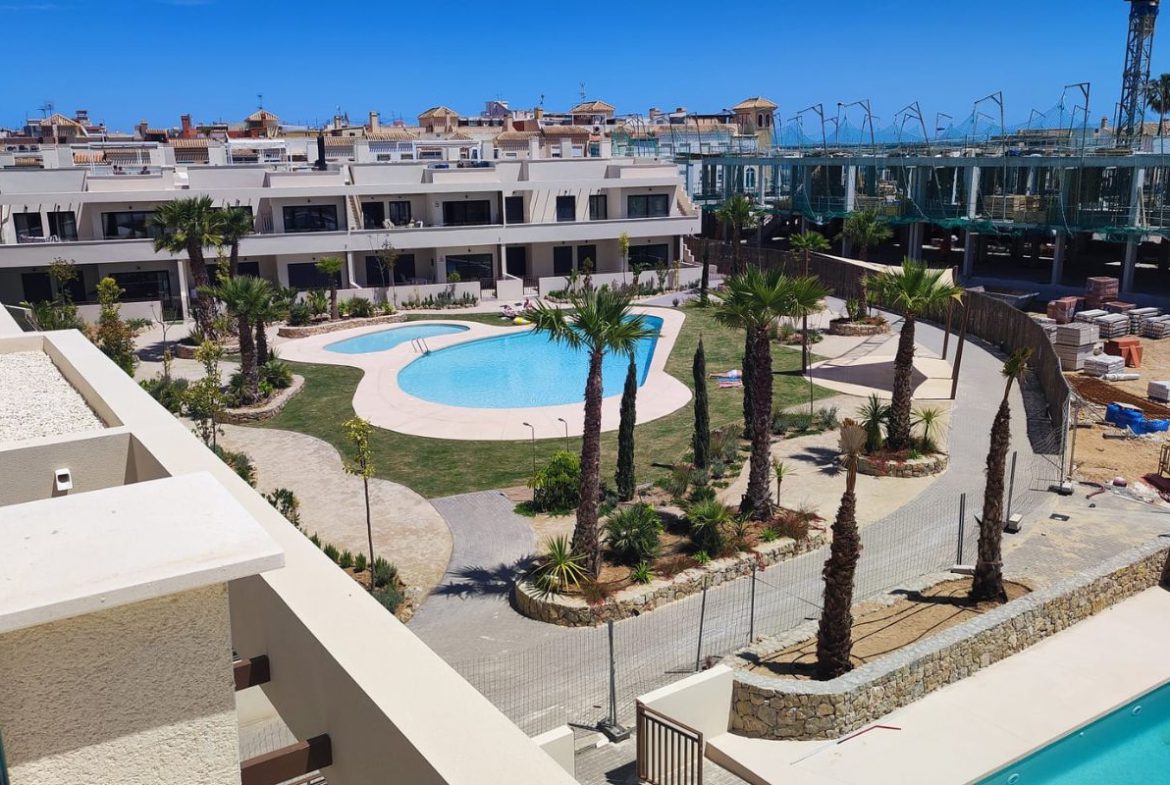 Modern apartments in Costa Blanca for sale near the Mediterranean coast in Spain.