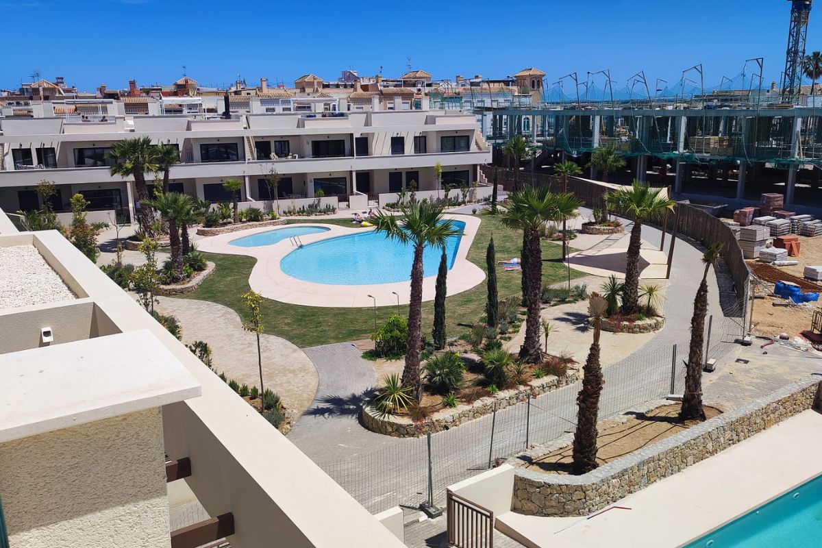 Modern apartments in Costa Blanca for sale near the Mediterranean coast in Spain.