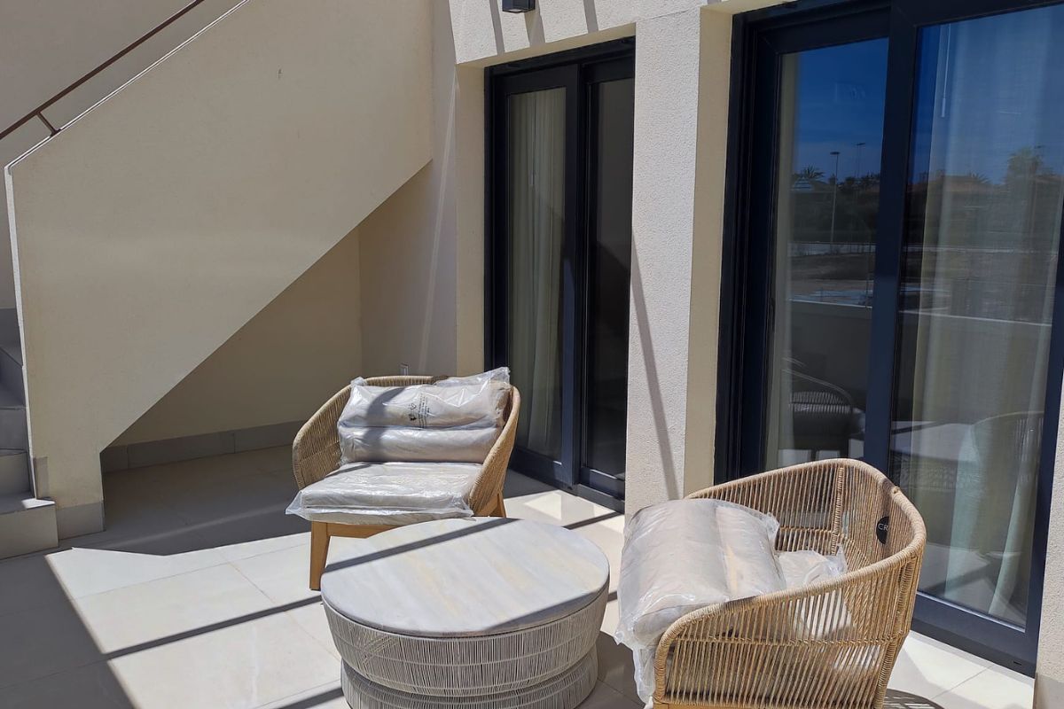 Modern apartments in Costa Blanca for sale near the Mediterranean coast in Spain.