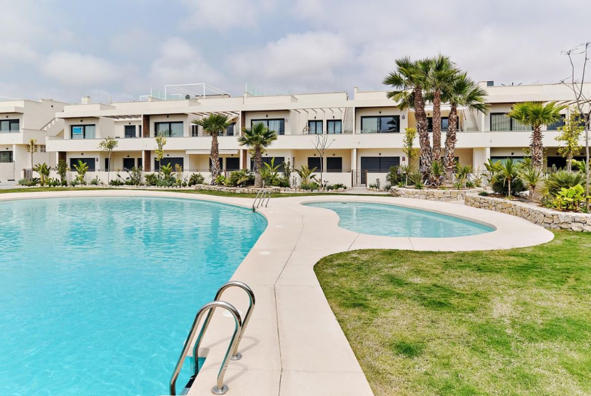 Modern apartments in Costa Blanca for sale near the Mediterranean coast in Spain.