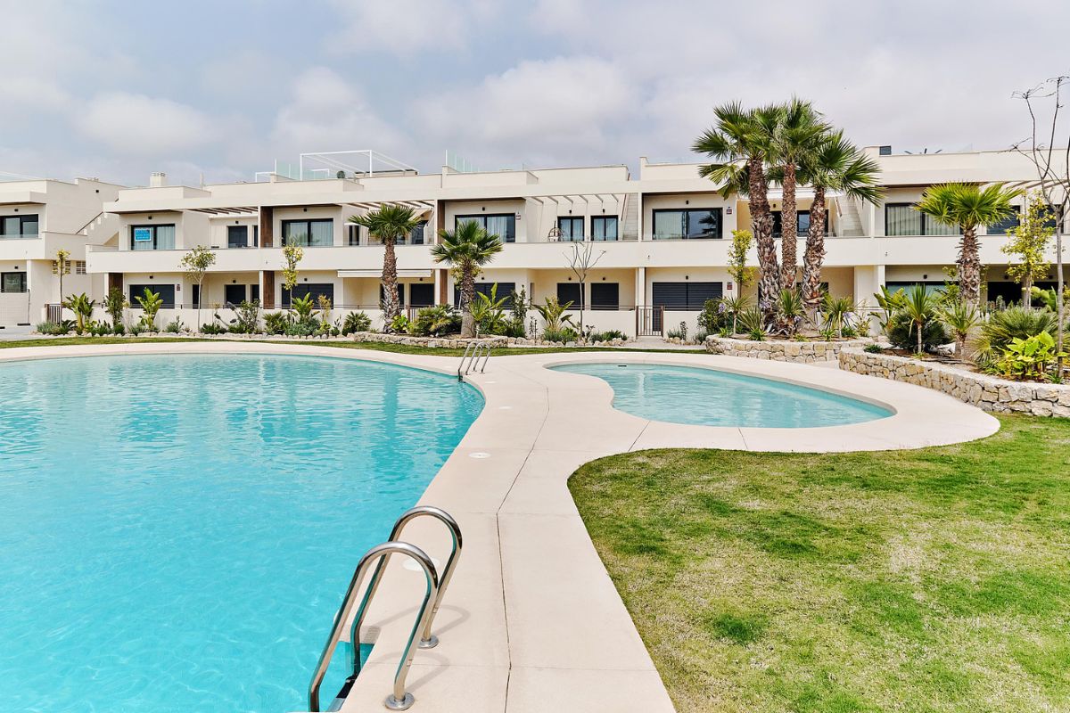 Modern apartments in Costa Blanca for sale near the Mediterranean coast in Spain.