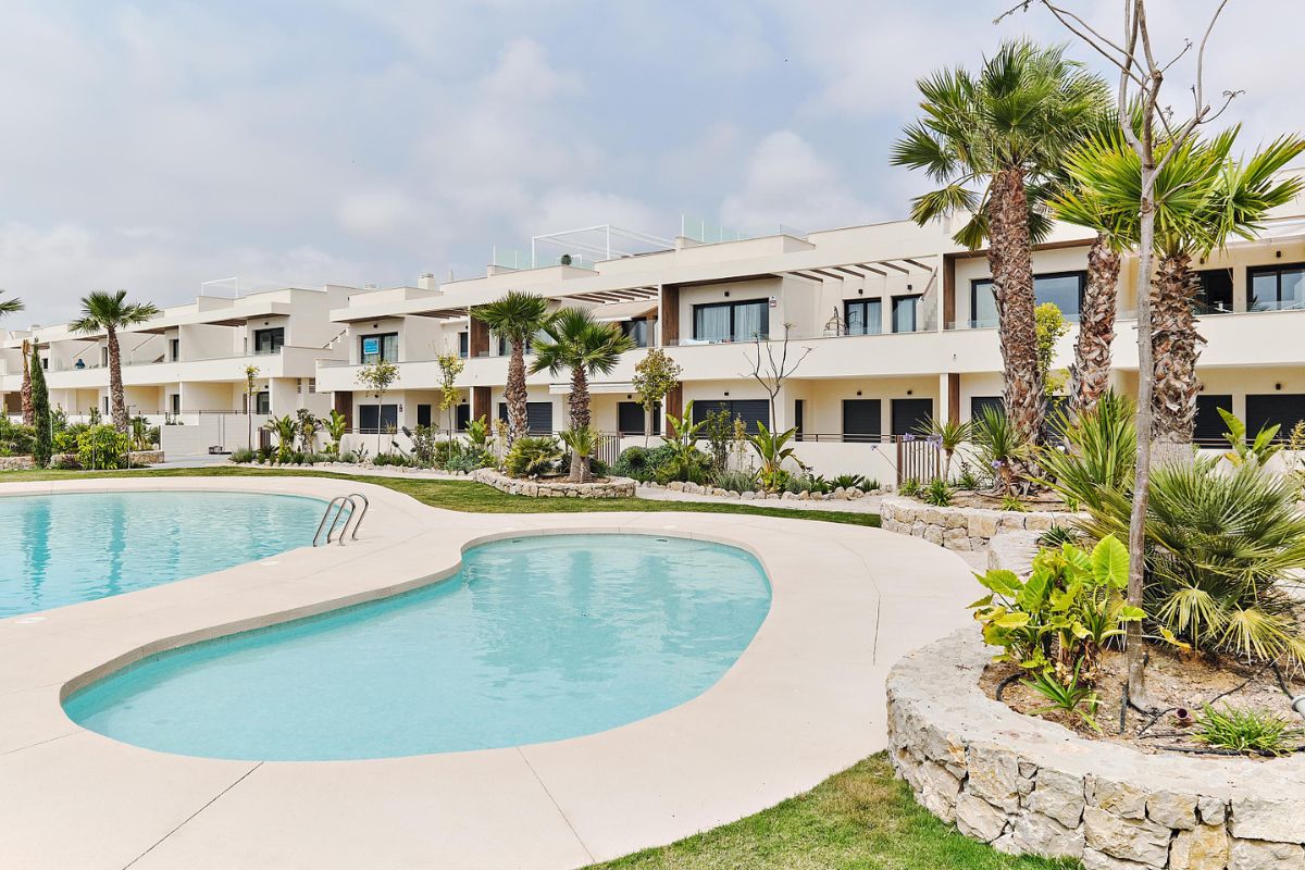 Modern apartments in Costa Blanca for sale near the Mediterranean coast in Spain.