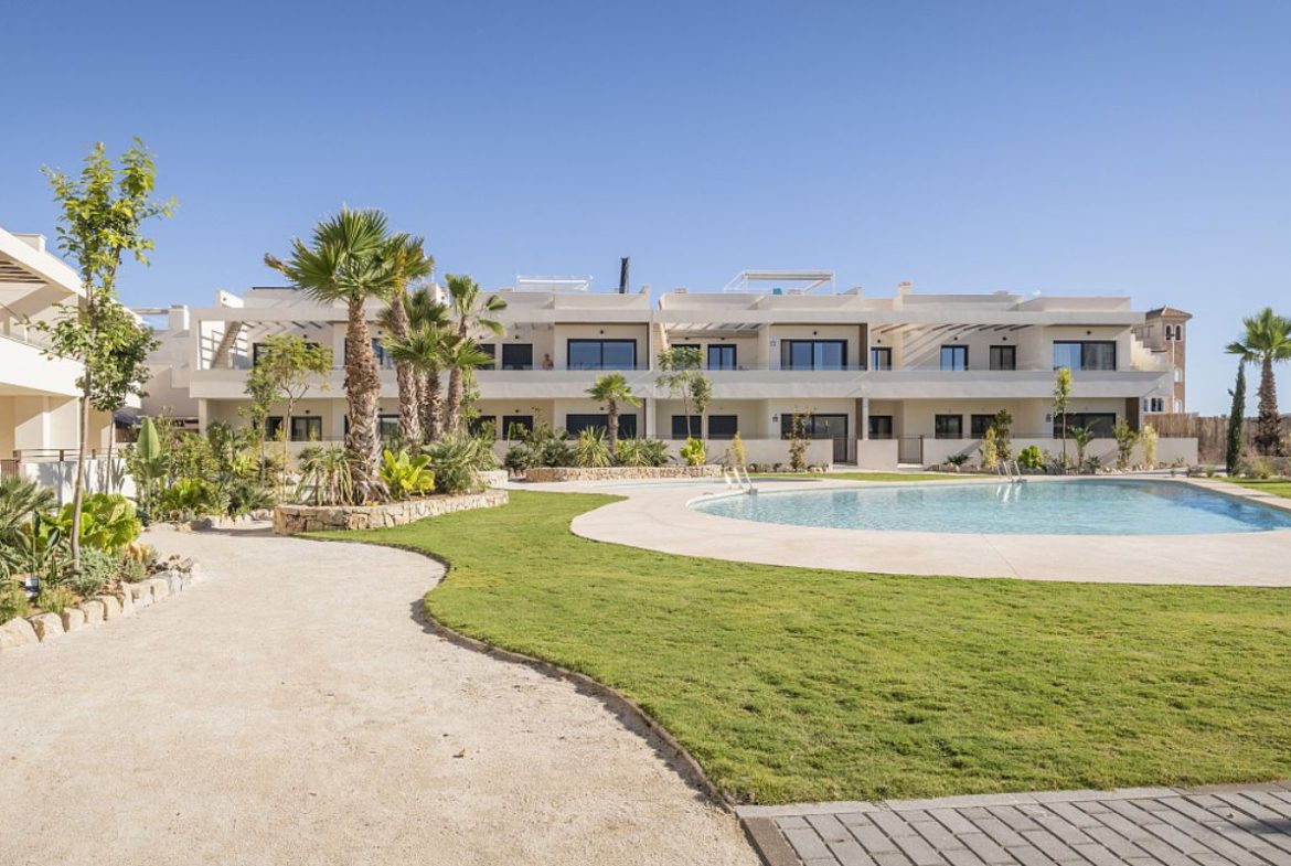 Modern apartments in Costa Blanca for sale near the Mediterranean coast in Spain.