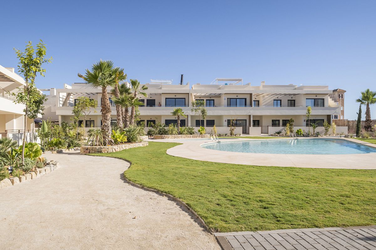 Modern apartments in Costa Blanca for sale near the Mediterranean coast in Spain.