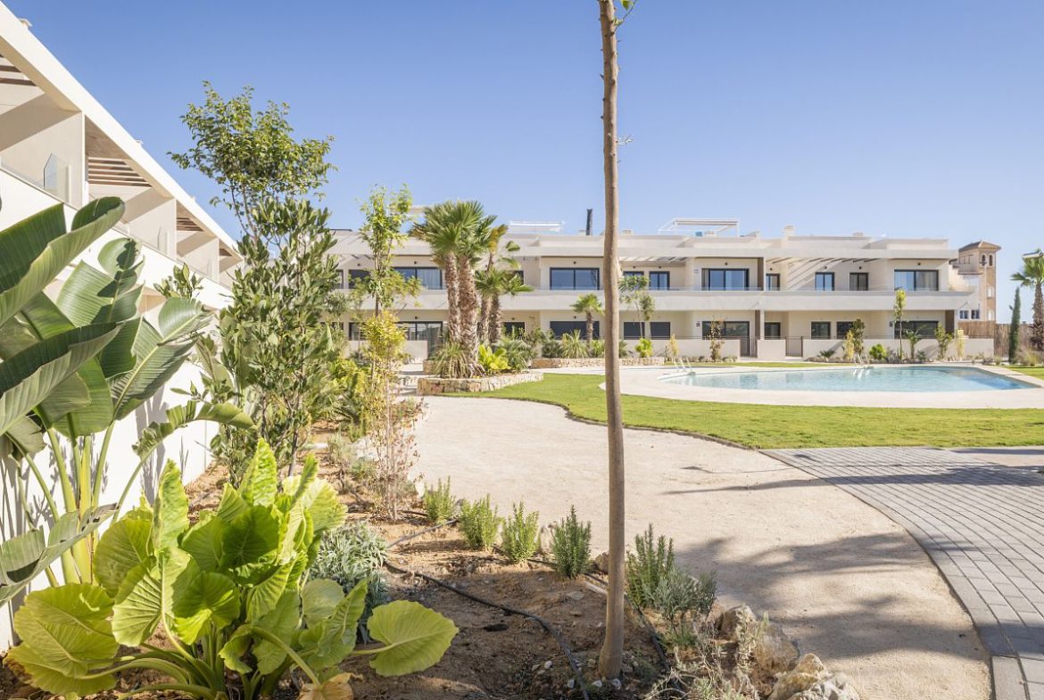 Modern apartments in Costa Blanca for sale near the Mediterranean coast in Spain.