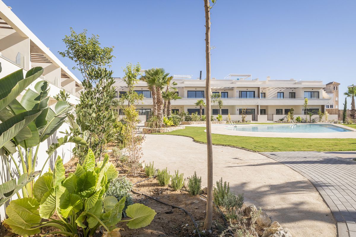 Modern apartments in Costa Blanca for sale near the Mediterranean coast in Spain.