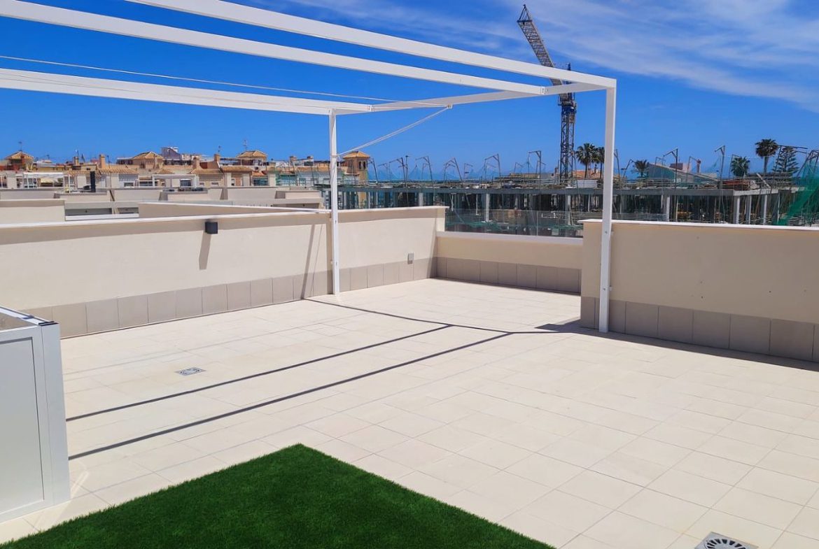 Modern apartments in Costa Blanca for sale near the Mediterranean coast in Spain.