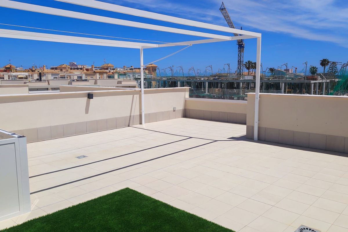 Modern apartments in Costa Blanca for sale near the Mediterranean coast in Spain.