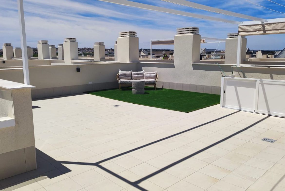 Modern apartments in Costa Blanca for sale near the Mediterranean coast in Spain.