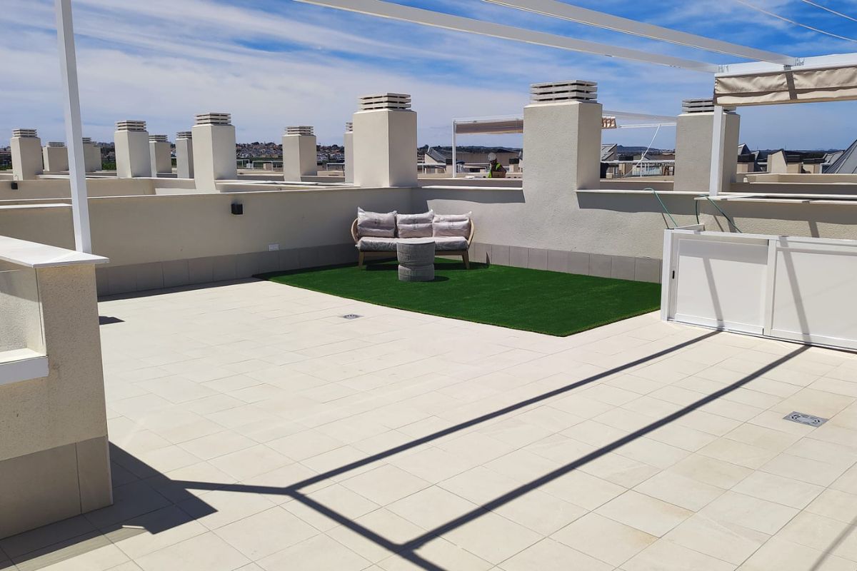 Modern apartments in Costa Blanca for sale near the Mediterranean coast in Spain.
