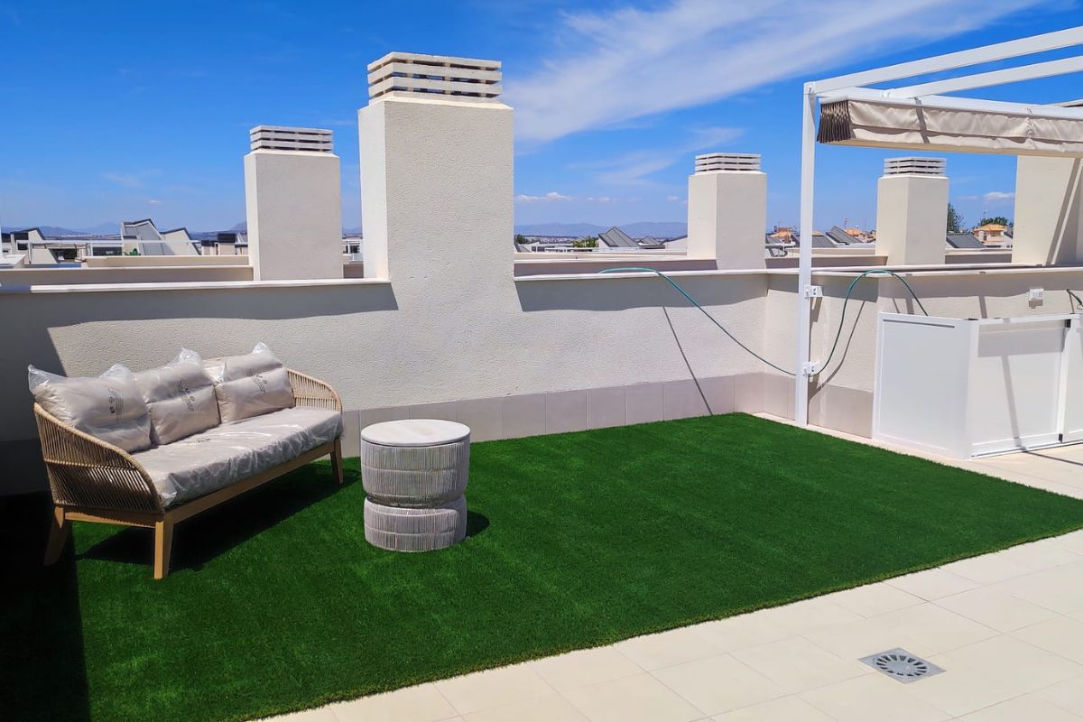 Modern apartments in Costa Blanca for sale near the Mediterranean coast in Spain.