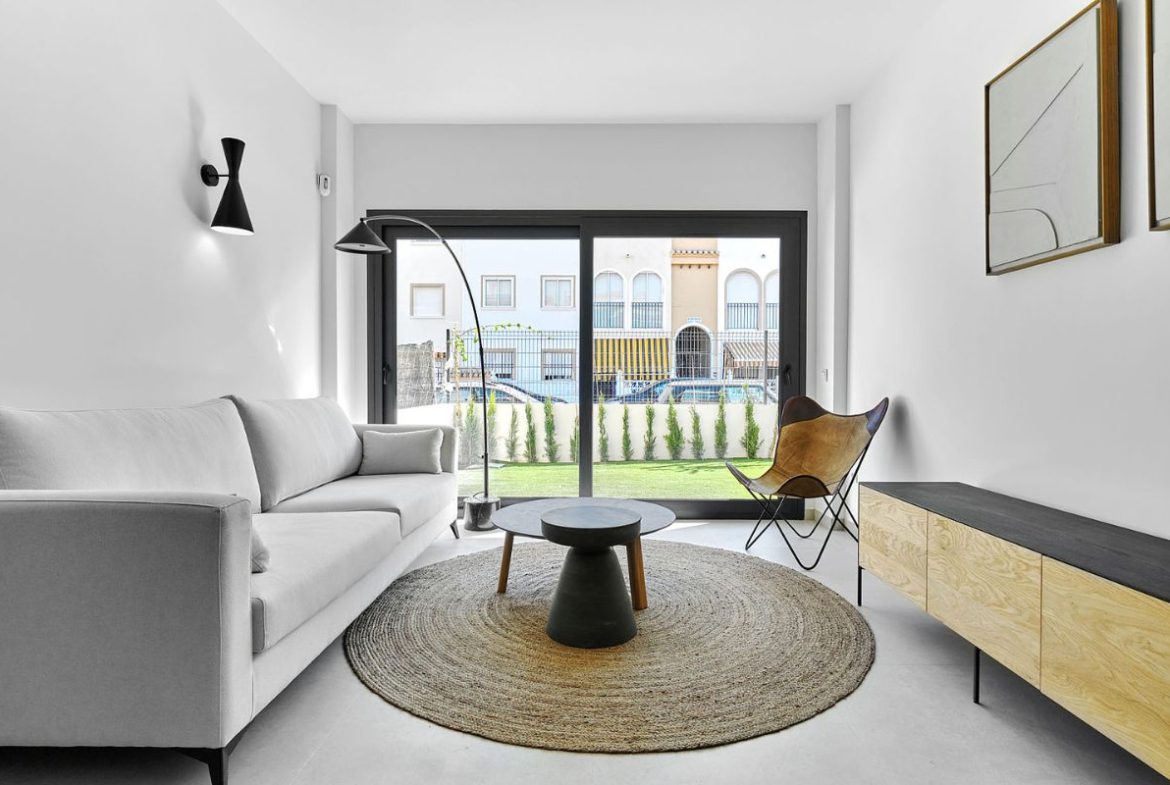 Modern apartments in Costa Blanca for sale near the Mediterranean coast in Spain.
