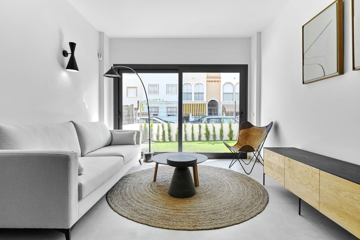 Modern apartments in Costa Blanca for sale near the Mediterranean coast in Spain.