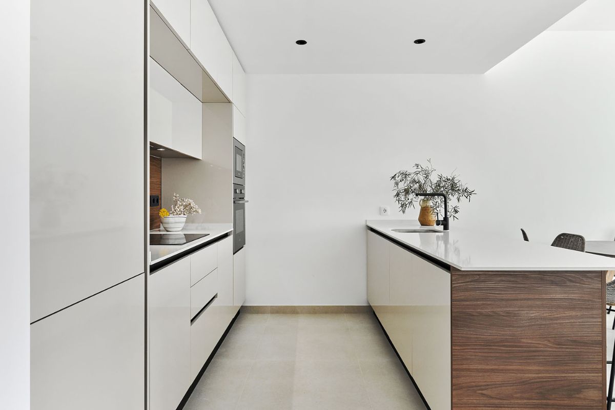 Modern apartments in Costa Blanca for sale near the Mediterranean coast in Spain.