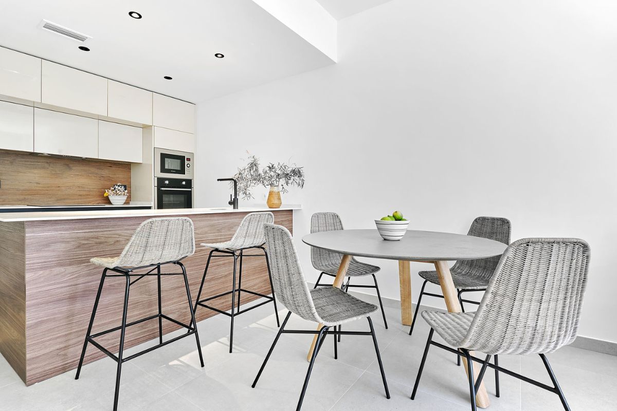 Modern apartments in Costa Blanca for sale near the Mediterranean coast in Spain.