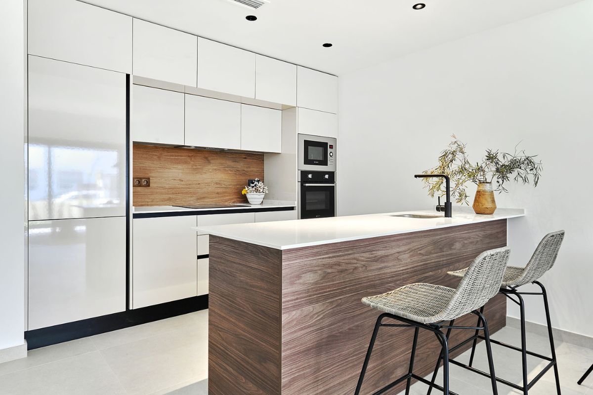 Modern apartments in Costa Blanca for sale near the Mediterranean coast in Spain.