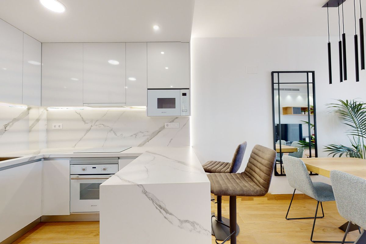 Luxury apartments for sale in Alicante with modern design, spacious interiors, and Mediterranean lifestyle – exterior, interior, and floor plan views