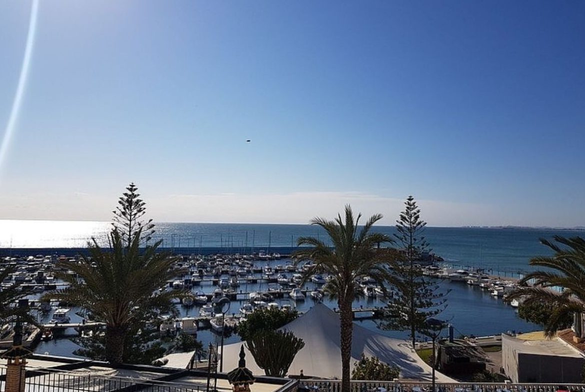 Modern duplex apartments in Alicante with rooftop terraces, garden patios, and beachside living – exterior, interior, and layout views.