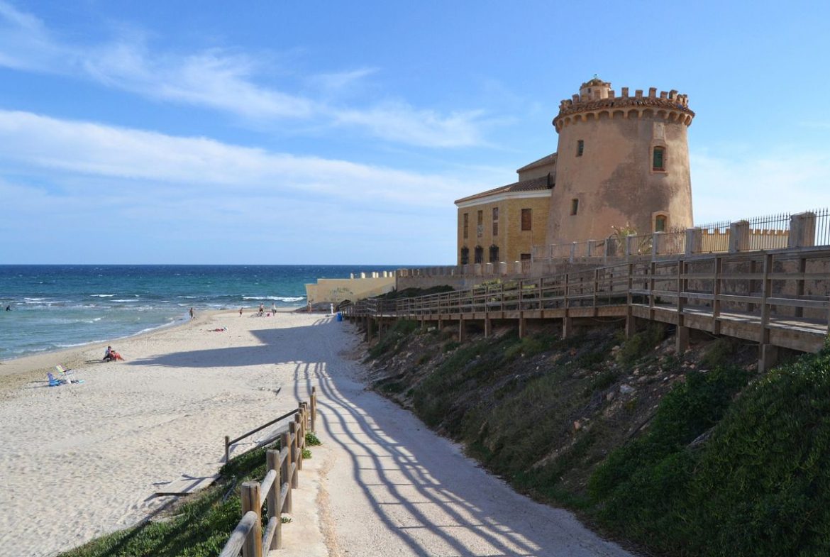 Modern duplex apartments in Alicante with rooftop terraces, garden patios, and beachside living – exterior, interior, and layout views.