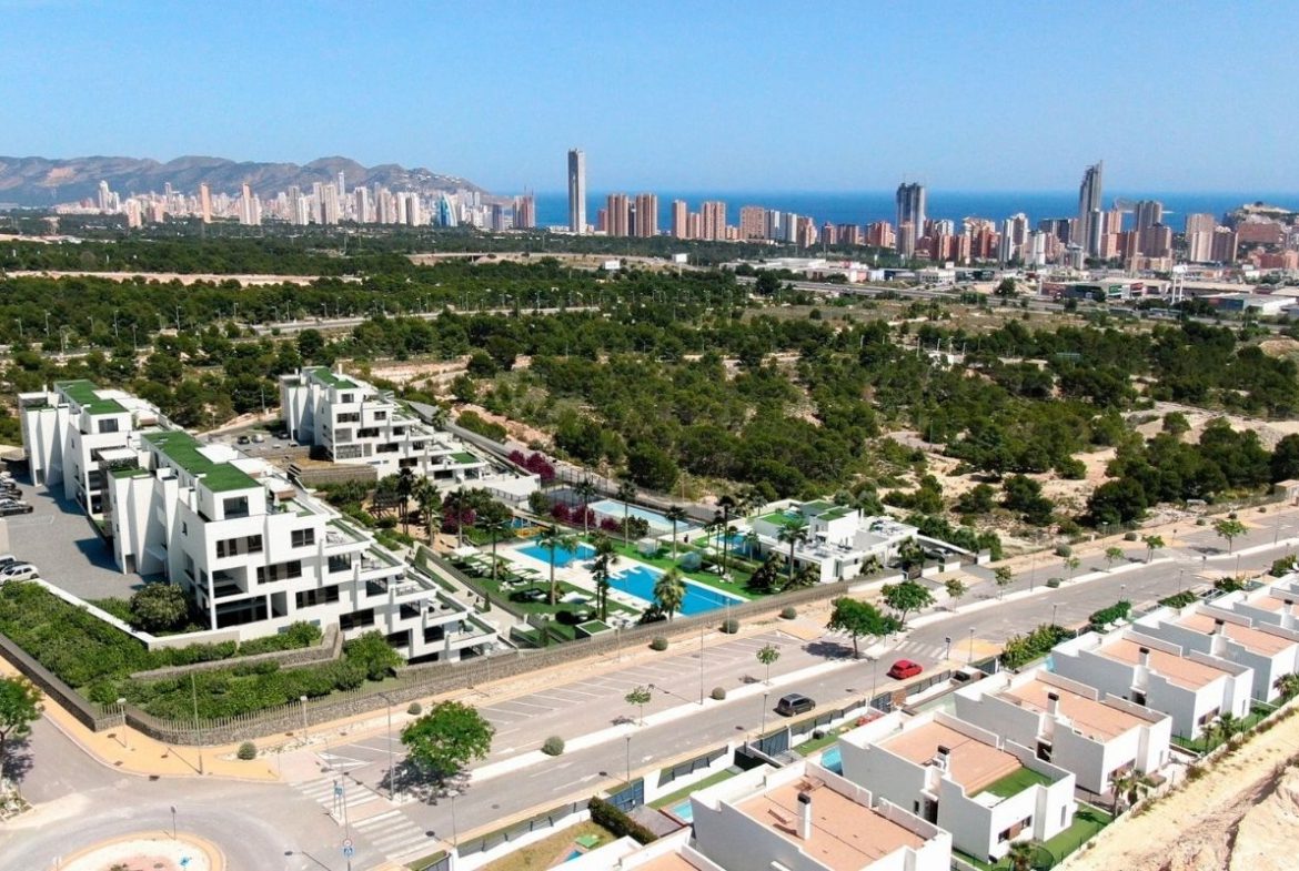 Luxury penthouses for sale in Alicante with private pools, spacious terraces, and panoramic Mediterranean views – interior, exterior, and layout visuals.