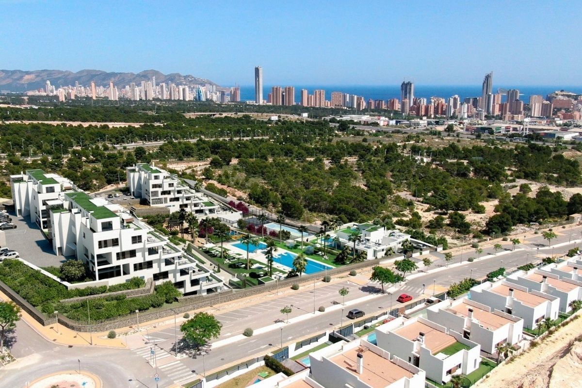 Luxury penthouses for sale in Alicante with private pools, spacious terraces, and panoramic Mediterranean views – interior, exterior, and layout visuals.