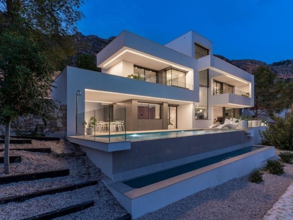 Contemporary sea view villas for sale in Alicante with infinity pools, rooftop terraces, and natural surroundings – interior, exterior, and layout views.