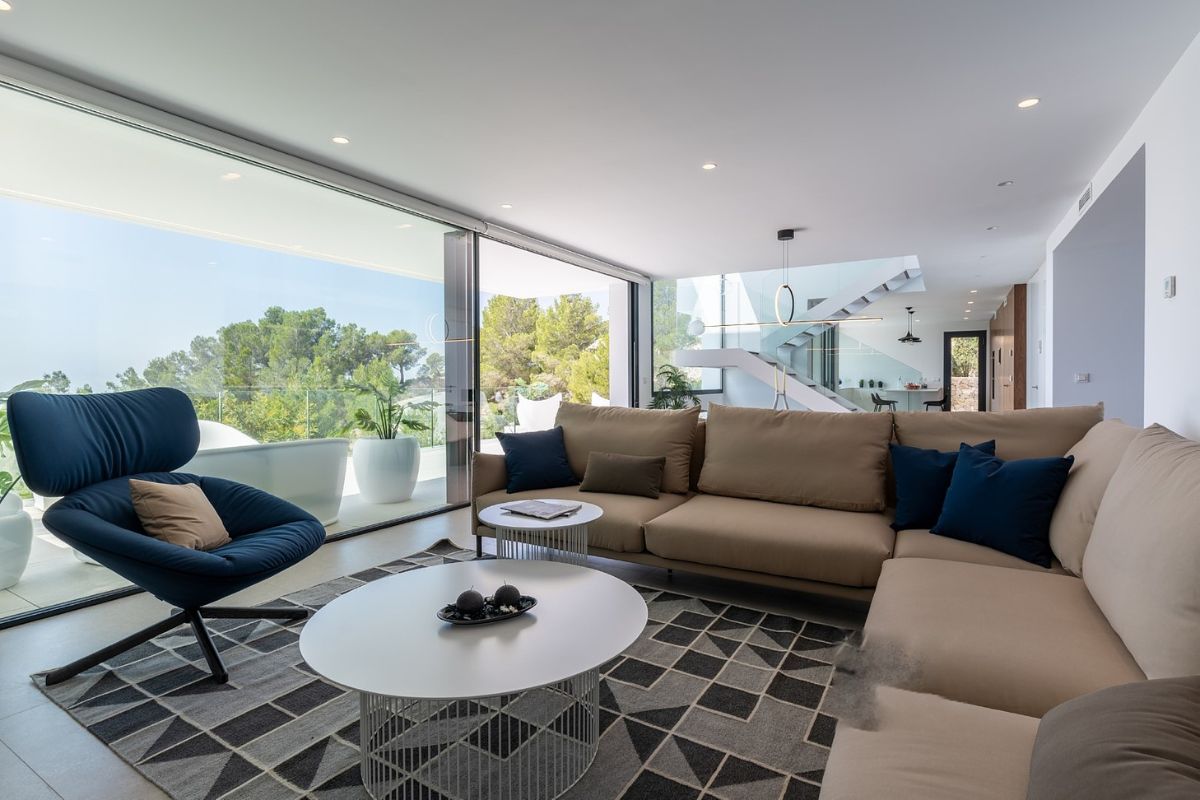 Contemporary sea view villas for sale in Alicante with infinity pools, rooftop terraces, and natural surroundings – interior, exterior, and layout views.