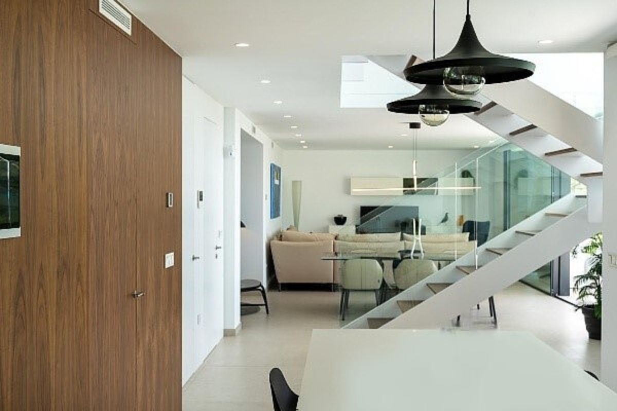 Contemporary sea view villas for sale in Alicante with infinity pools, rooftop terraces, and natural surroundings – interior, exterior, and layout views.