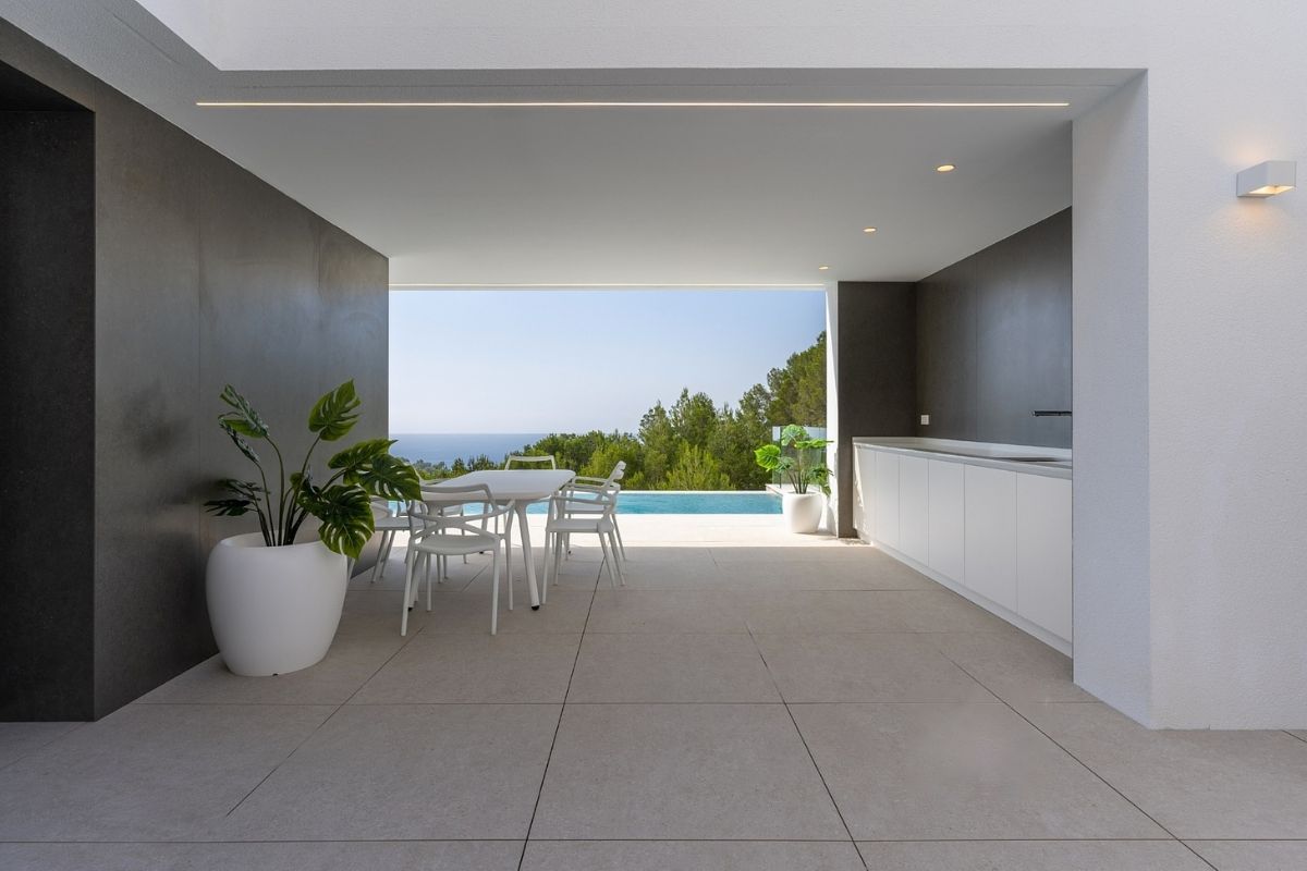 Contemporary sea view villas for sale in Alicante with infinity pools, rooftop terraces, and natural surroundings – interior, exterior, and layout views.