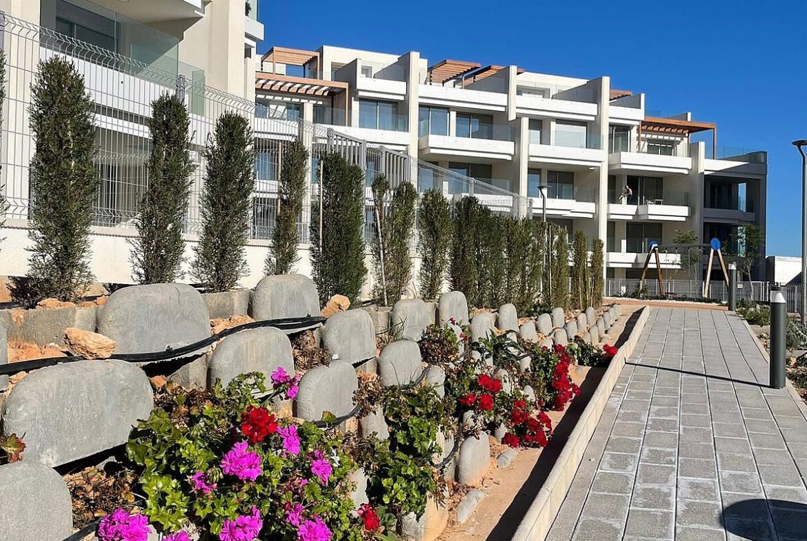 Stylish apartments for sale in Alicante near golf courses and beaches, featuring modern interiors, panoramic balconies, and Mediterranean lifestyle views.