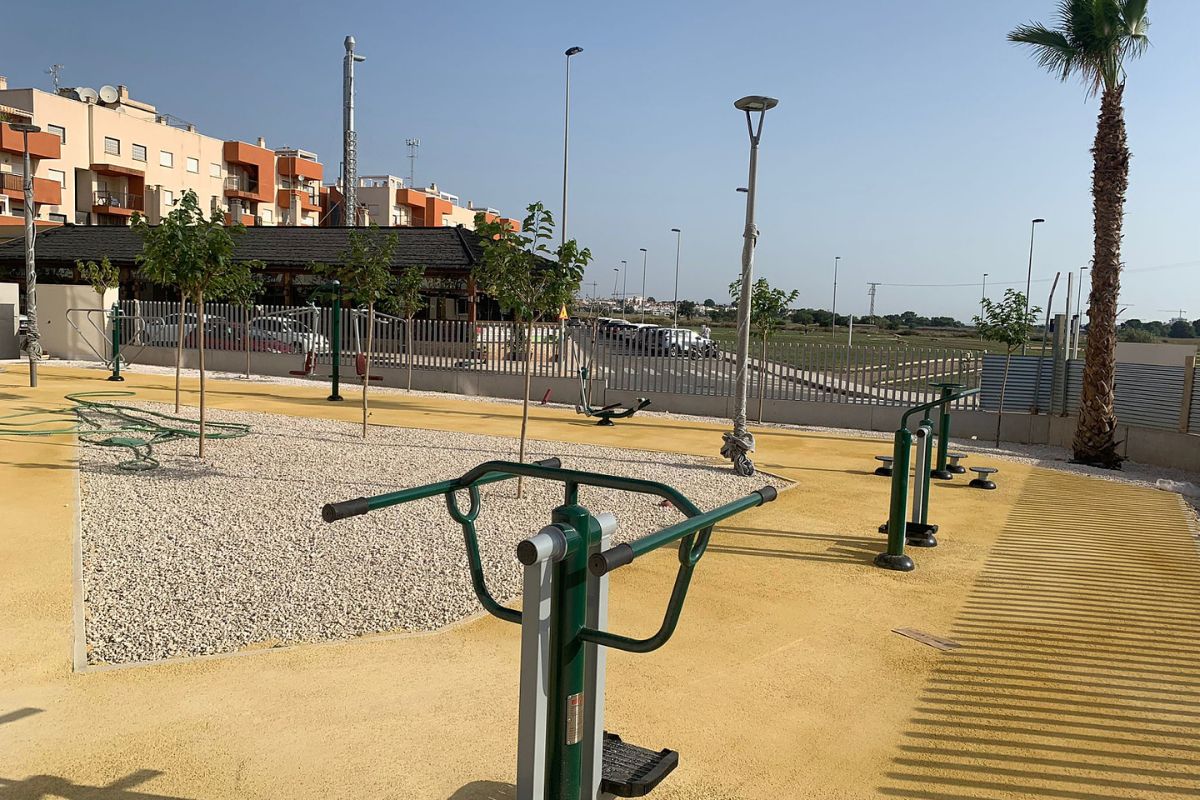 Stylish apartments for sale in Alicante near golf courses and beaches, featuring modern interiors, panoramic balconies, and Mediterranean lifestyle views.