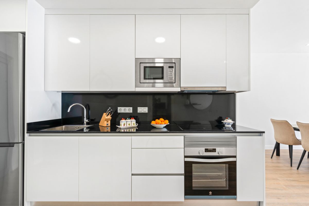 Stylish apartments for sale in Alicante near golf courses and beaches, featuring modern interiors, panoramic balconies, and Mediterranean lifestyle views.