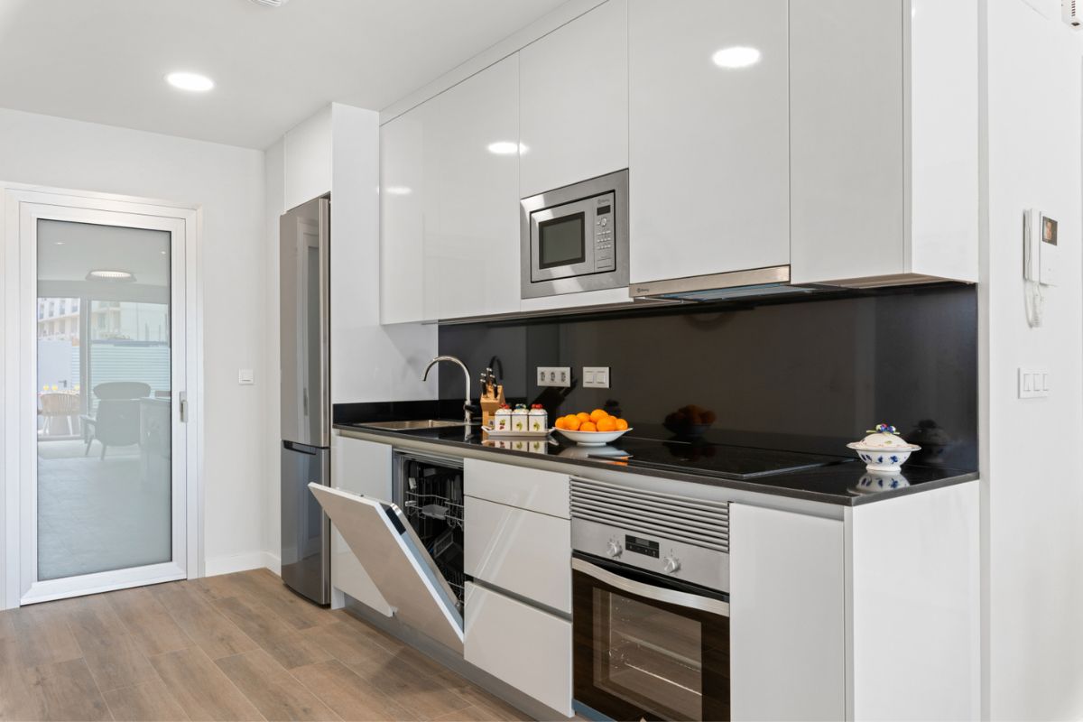 Stylish apartments for sale in Alicante near golf courses and beaches, featuring modern interiors, panoramic balconies, and Mediterranean lifestyle views.