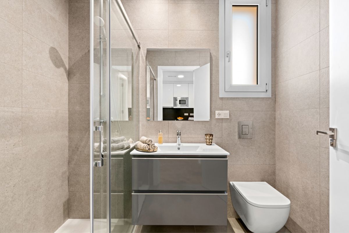 Stylish apartments for sale in Alicante near golf courses and beaches, featuring modern interiors, panoramic balconies, and Mediterranean lifestyle views.