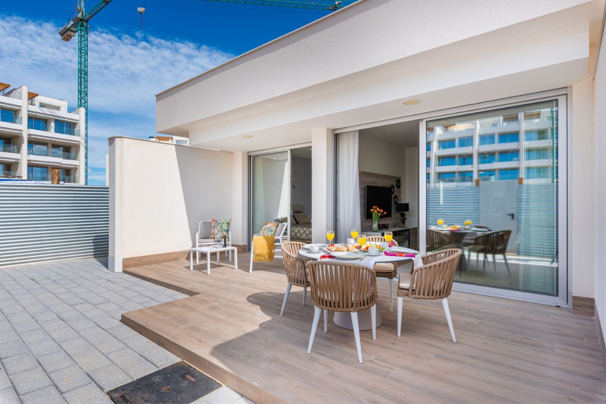 Stylish apartments for sale in Alicante near golf courses and beaches, featuring modern interiors, panoramic balconies, and Mediterranean lifestyle views.