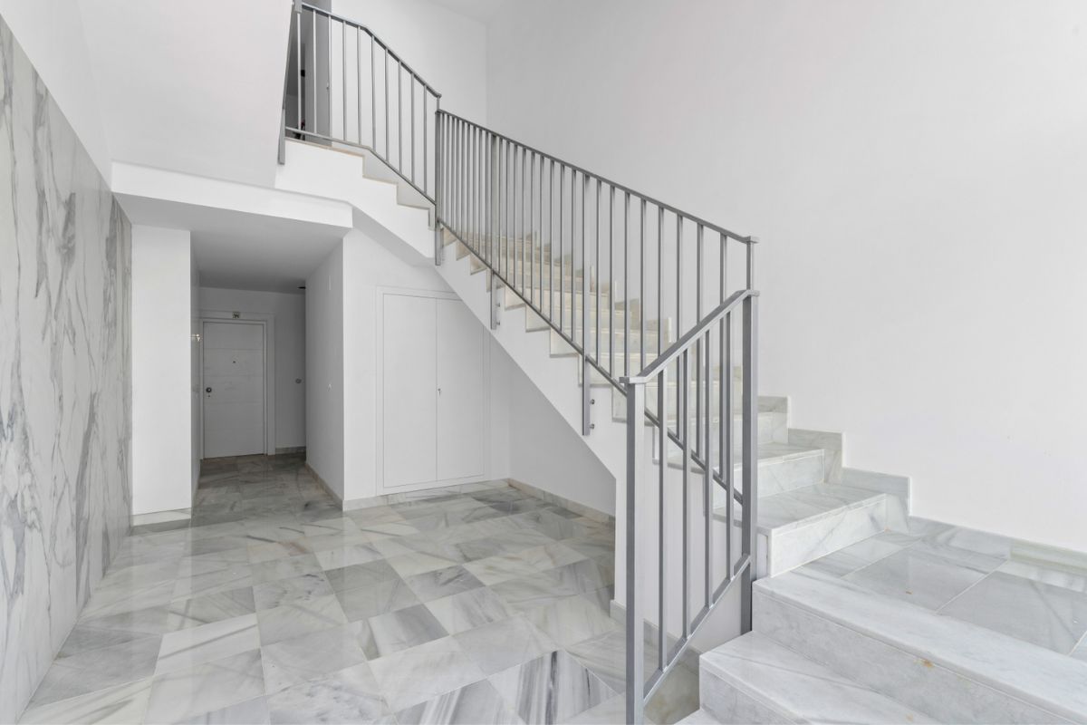 Stylish apartments for sale in Alicante near golf courses and beaches, featuring modern interiors, panoramic balconies, and Mediterranean lifestyle views.