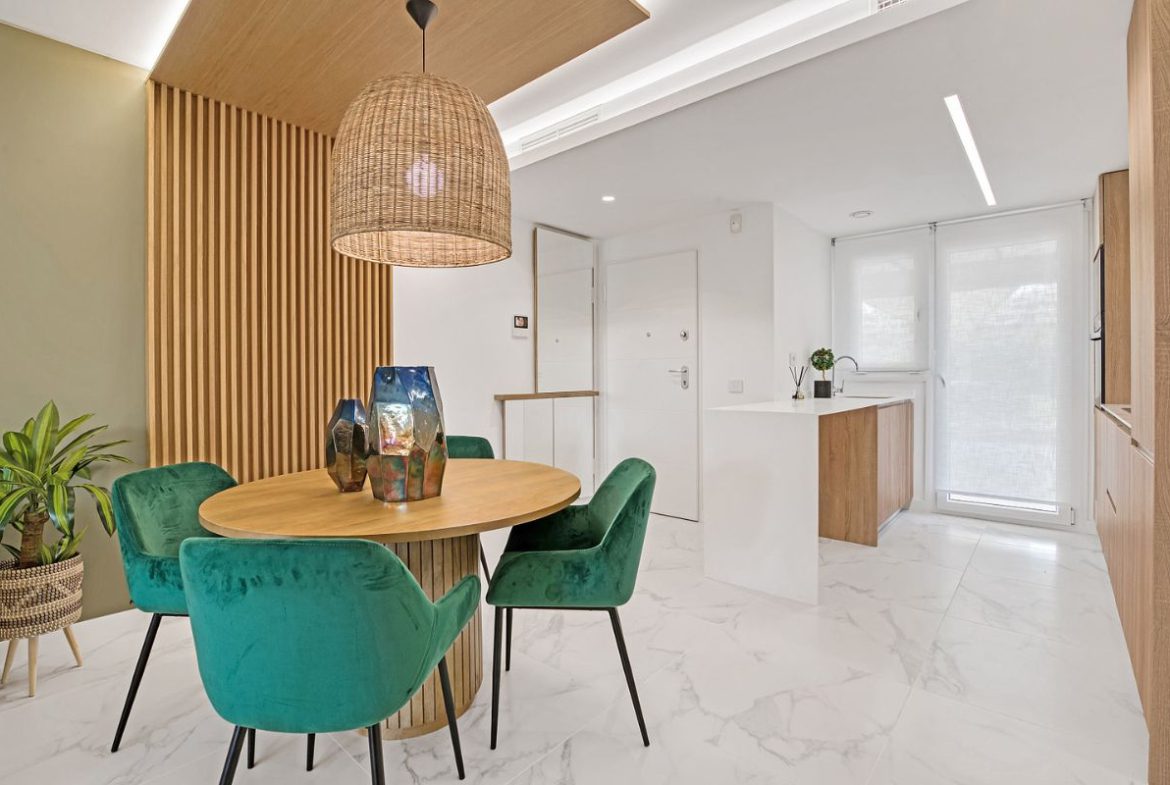 Elegant sea view apartments for sale in Costa Blanca with beach access, modern design, and communal pools.
