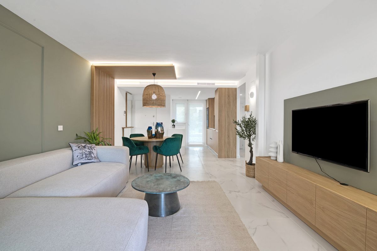 Elegant sea view apartments for sale in Costa Blanca with beach access, modern design, and communal pools.