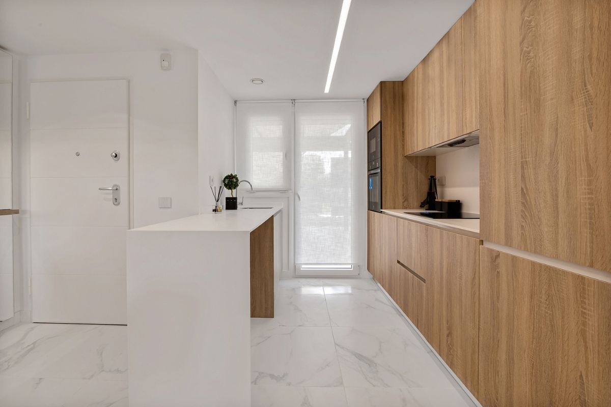 Elegant sea view apartments for sale in Costa Blanca with beach access, modern design, and communal pools.