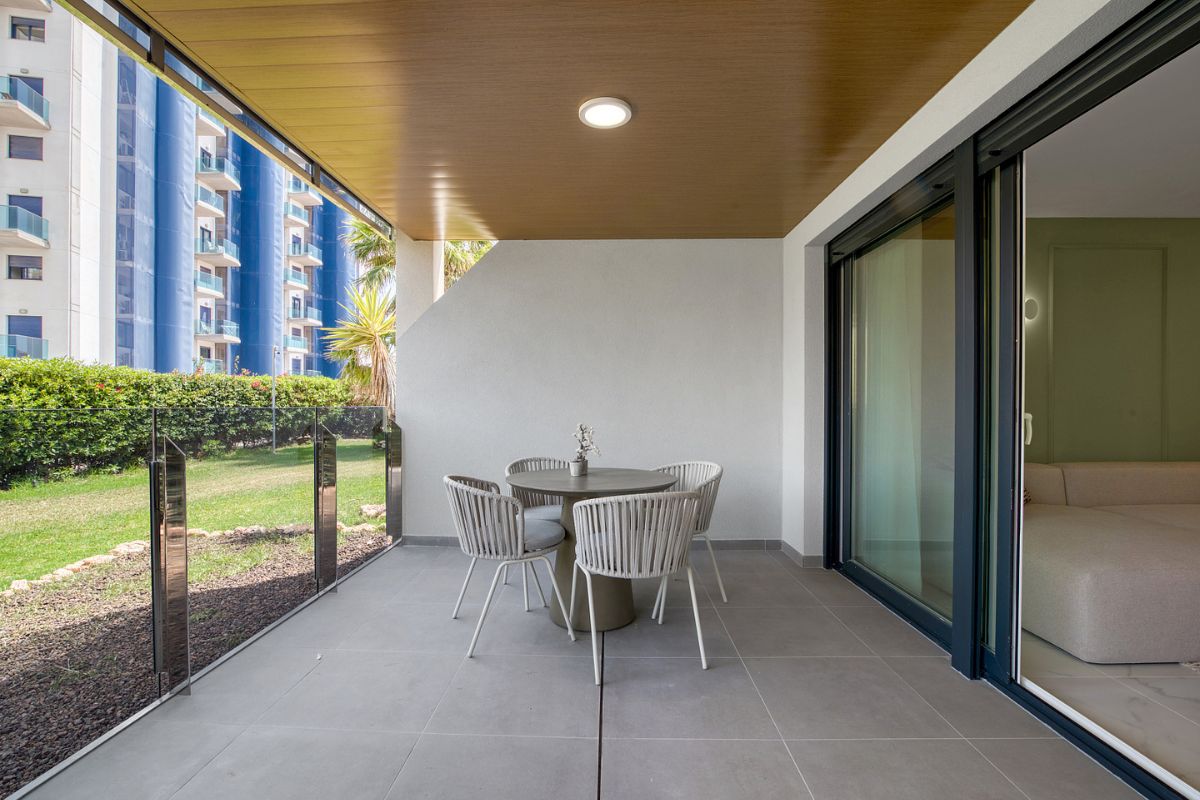 Elegant sea view apartments for sale in Costa Blanca with beach access, modern design, and communal pools.
