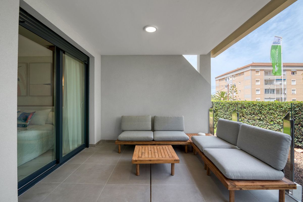 Elegant sea view apartments for sale in Costa Blanca with beach access, modern design, and communal pools.