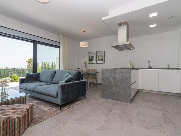 Modern ready apartments for sale in Alicante featuring rooftop terraces, private gardens, communal pool, and close proximity to beaches and golf courses.
